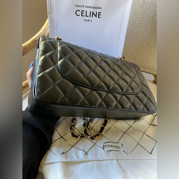 JUMBO CLASSIC CHANEL VERY RARE TO FIND IN STORE LAMBSKIN (SMOOTH) - Picture 7 of 12